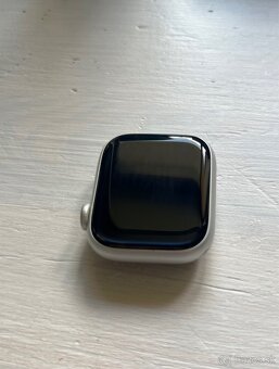 Apple Watch Series 8 41mm GPS – 3 remienky – výborný stav - 3