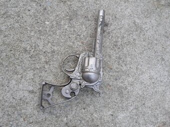 Predám hračku revolver Buckeroo - 3