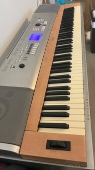 Digitálny klavír Yamaha DGX 620 - 3