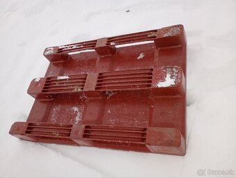 Predám plastové palety extra pevné - 3