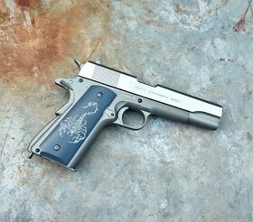 Colt 1911 pažbičky klasický tvar Škorpion - 3