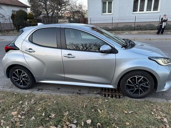 Toyota Yaris Hybrid 1.5 Comfort + Style + Tech - 3