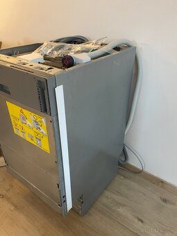 Vstavana umyvacka riadu AEG (45cm) - 3