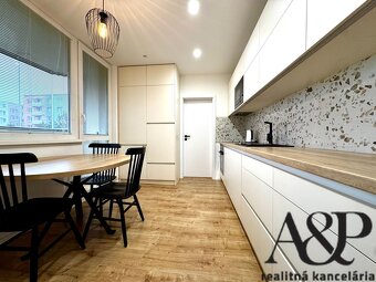 KOMPLETNE REKONŠTRUOVANÝ 3 IZB. BYT S KOMOROU A LOGIOU, 76M2 - 3