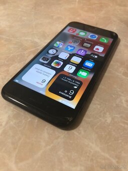 iPhone 7 / 128GB puklinka hore - 3