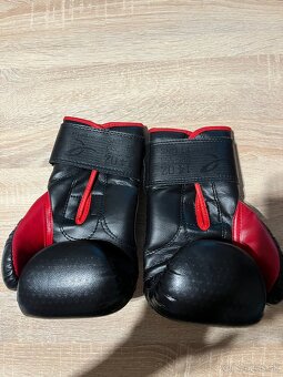 Predám boxerské rukavice + bandáže - 3