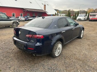 Alfa Romeo 159 2,4JTD 147KW prodám díly z vozu - 3