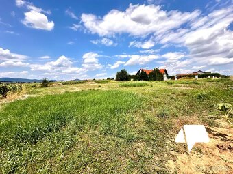 Predaj - Investičný pozemok 800m2 – Veľký Lapáš - 3
