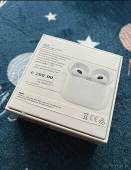Apple AirPods (3. generácie) s Lightning nabíjacím puzdrom - 3