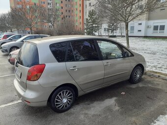 Toyota Corolla  Verso - 3