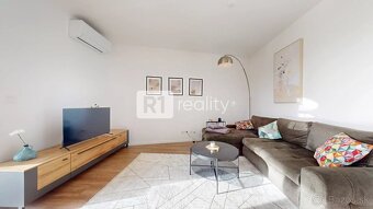 Jedinečný 3 izbový byt 82 m2 + terasa 16,8 m2 + parking v u - 3