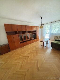 Na predaj priestranný 2-izbový byt, SEVER – 65 m2, balkón - 3