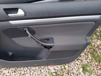 VW Golf V.  Tapacire dverí. - 3
