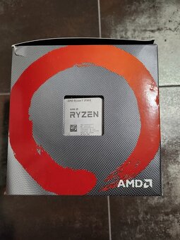 AMD Ryzen 3700X - 3