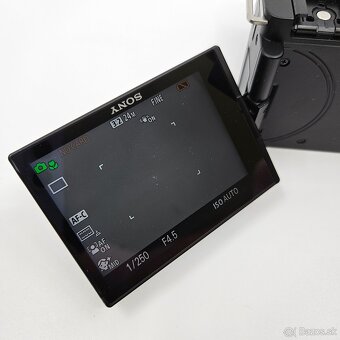 Sony Alpha ZV-E10 + E PZ 16–50 mm f3,5–5,6 OSS - 3