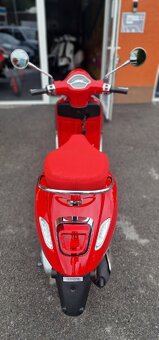 Vespa Primavera 125 Red - 3