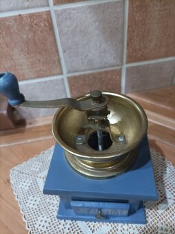 Drevený mlynček na kávu - 3