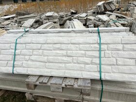 Poškodené betónové platne a stĺpy - 3