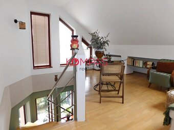 KRÁSNY RODINNÝ DOM SO ZÁHRADOU A DREVENÝM ALTÁNKOM V OBCI LU - 3