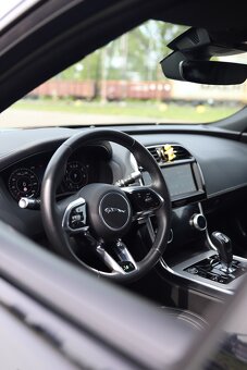 Prenájom Jaguar XE - 3