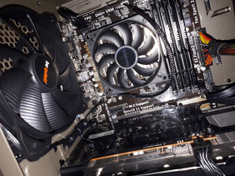 PC Intel Xeon / 32GB RAM / Radeon 6600 - 3