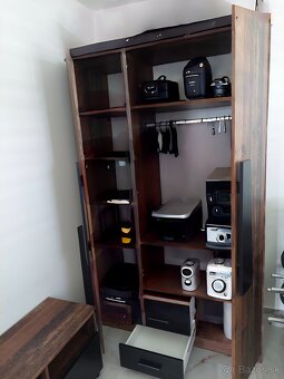 3 dverová skriňa - 3