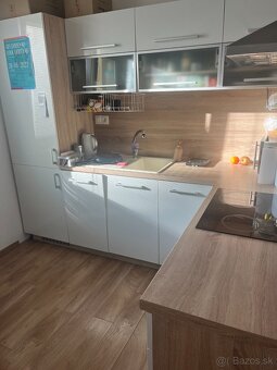 Prenajmem izbu v dvojizbovom byte, Krížna - 3