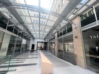 | obchodné priestory v centre, veľké výklady, parking, BA I - 3