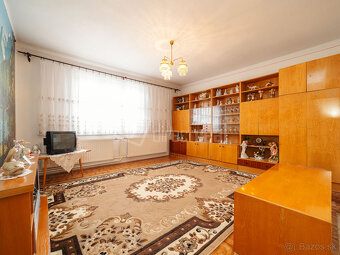 Priestranný 4-izbový rodinný dom s pekným pozemkom, g… - 3