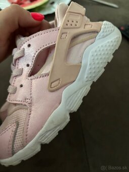 Predám detské tenisky Nike Huarache ružové Vel27 - 3