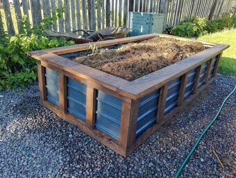 VYVÝŠENÉ ZÁHONY - 3