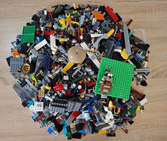 Mix dielikov LEGO TECHNIC, STAR WARS, CITY 3 sady po 2 kg - 3