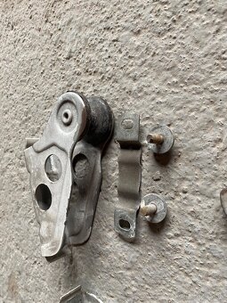 Zatváranie kapoty bmw e30 - 3