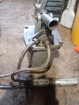 Rucna hydraulicka pumpa - 3