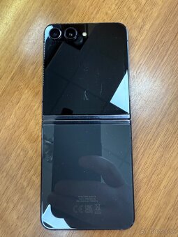 Samsung Z Flip5. 8GB/256GB - 3