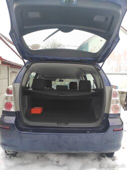 Predám Toyota Corolla Verso 2.2.D-4D T 5S - 3