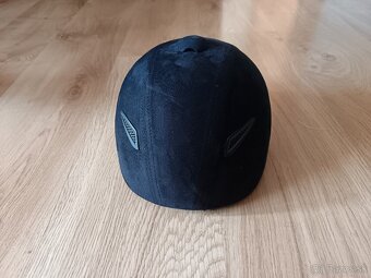 dievčenský prilba na kone - 3