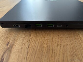 Razer Blade 17 (2022) - 3