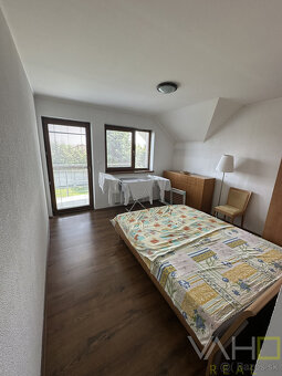 Moderný 5izbový dvojpodlažný rodinný dom v Rovinke - 3
