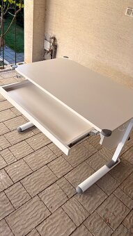 Výškovo nastaviteľný detský stôl - 3