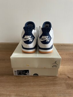 Nike AIR Jordan 4 - 3