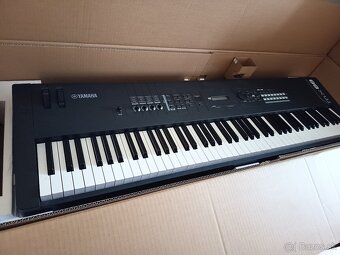 YAMAHA MX 88 - 3