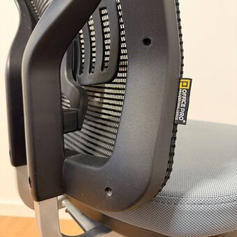 Kvalitná kancelárska stolička OfficePro - Ako nová - 3