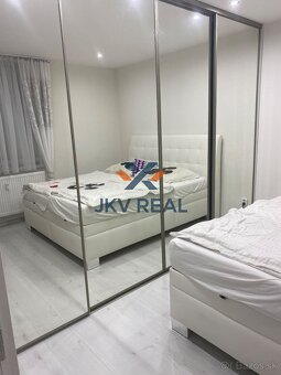 Elegantný 3‑i byt s balkónom a veľkým preskleným výhľadom – - 3
