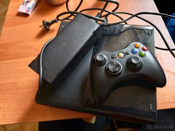 Xbox 360 E 500 GB - 3