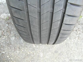 225/45 R18 - 3