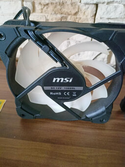 Sada ventilátorů MSI 120mm 3ks, black/white, RGB podsvícení - 3