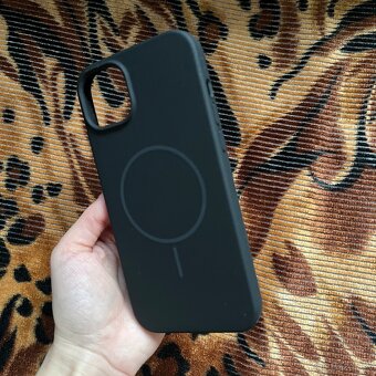kryt púzdro na iphone 15 pro, silikónovy s magnetom - 3