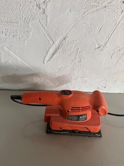 Vibračná brúska- Black decker - 3