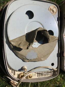 Kufríkový gramofón - 3